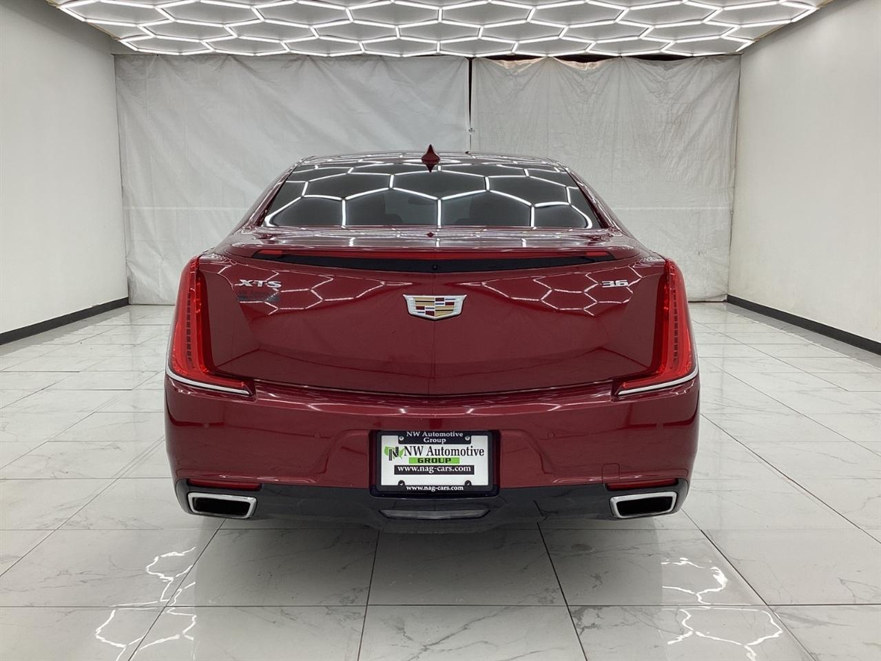 Cadillac XTS 4dr Sdn Luxury FWD 2019