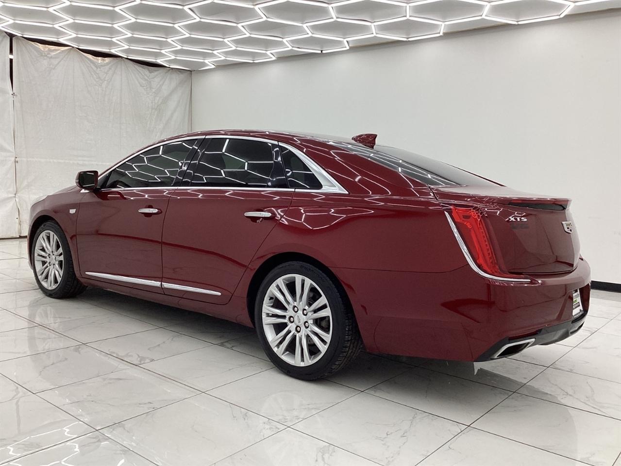 Cadillac XTS 4dr Sdn Luxury FWD 2019