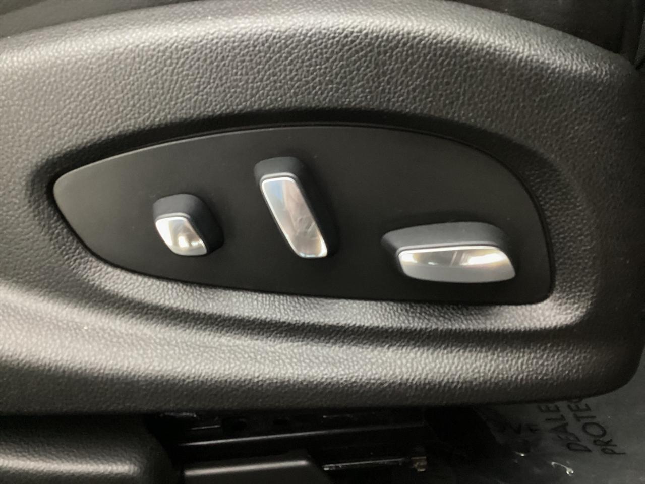 Cadillac XTS 4dr Sdn Luxury FWD 2019