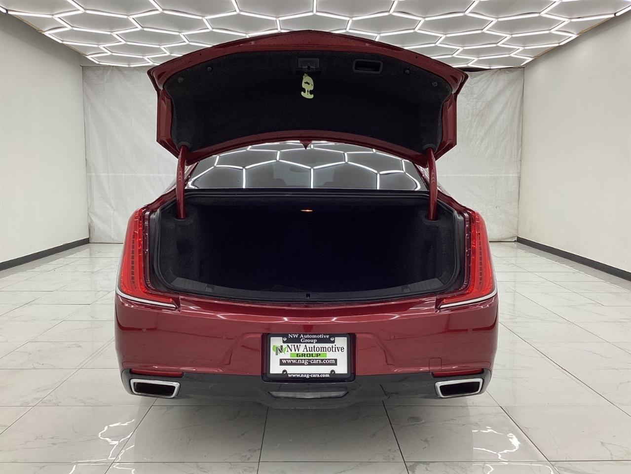 Cadillac XTS 4dr Sdn Luxury FWD 2019