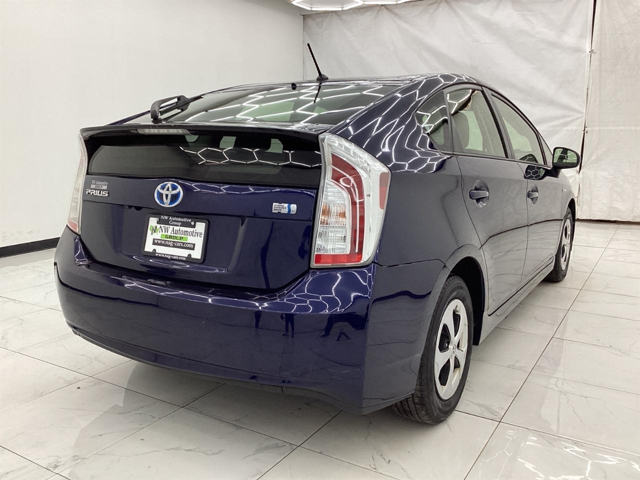 Toyota Prius 5dr HB Persona Series Special Edition (Natl) 2015