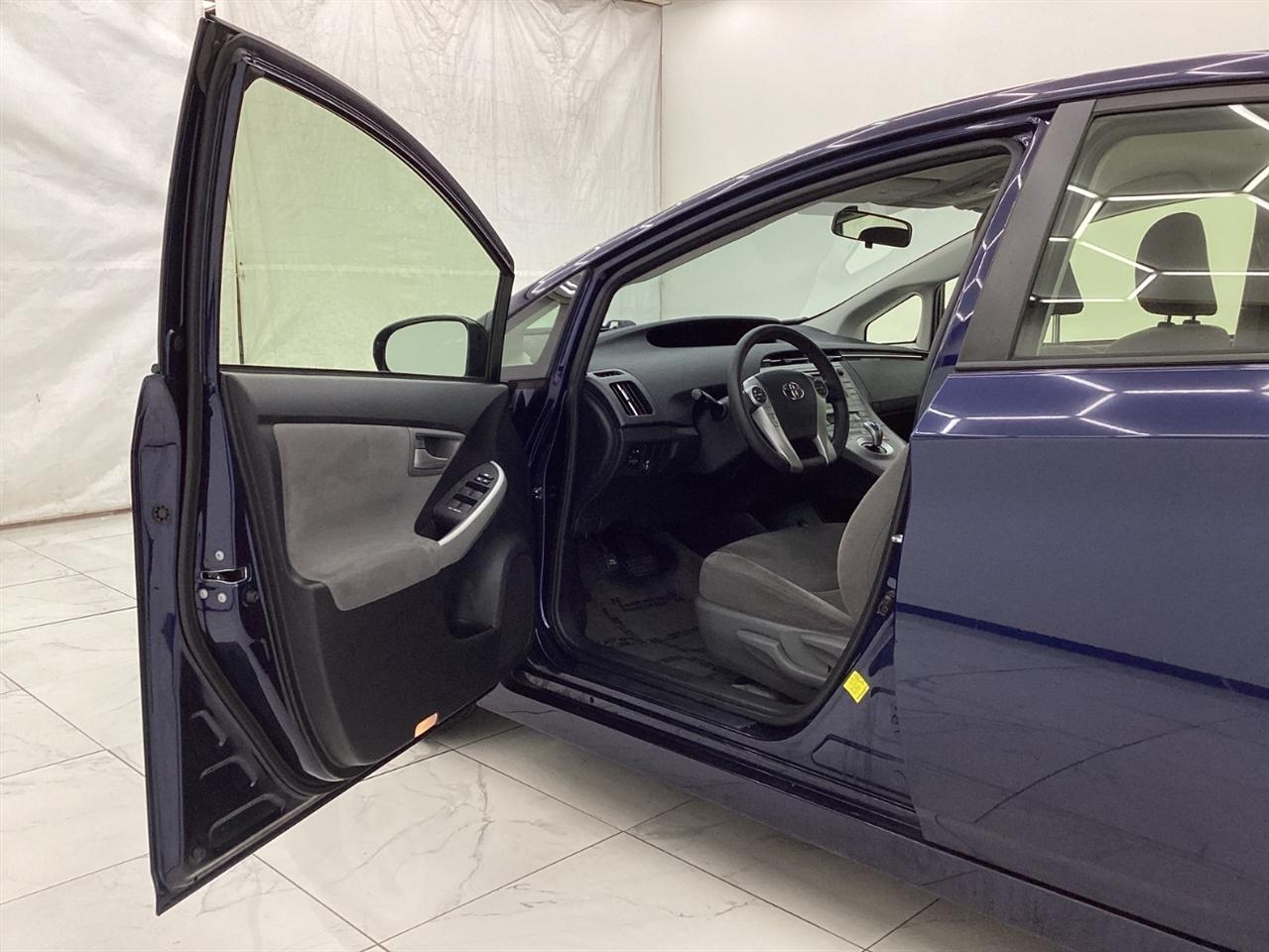 Toyota Prius 5dr HB Persona Series Special Edition (Natl) 2015