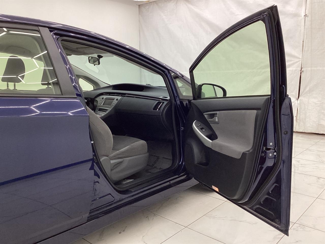 Toyota Prius 5dr HB Persona Series Special Edition (Natl) 2015