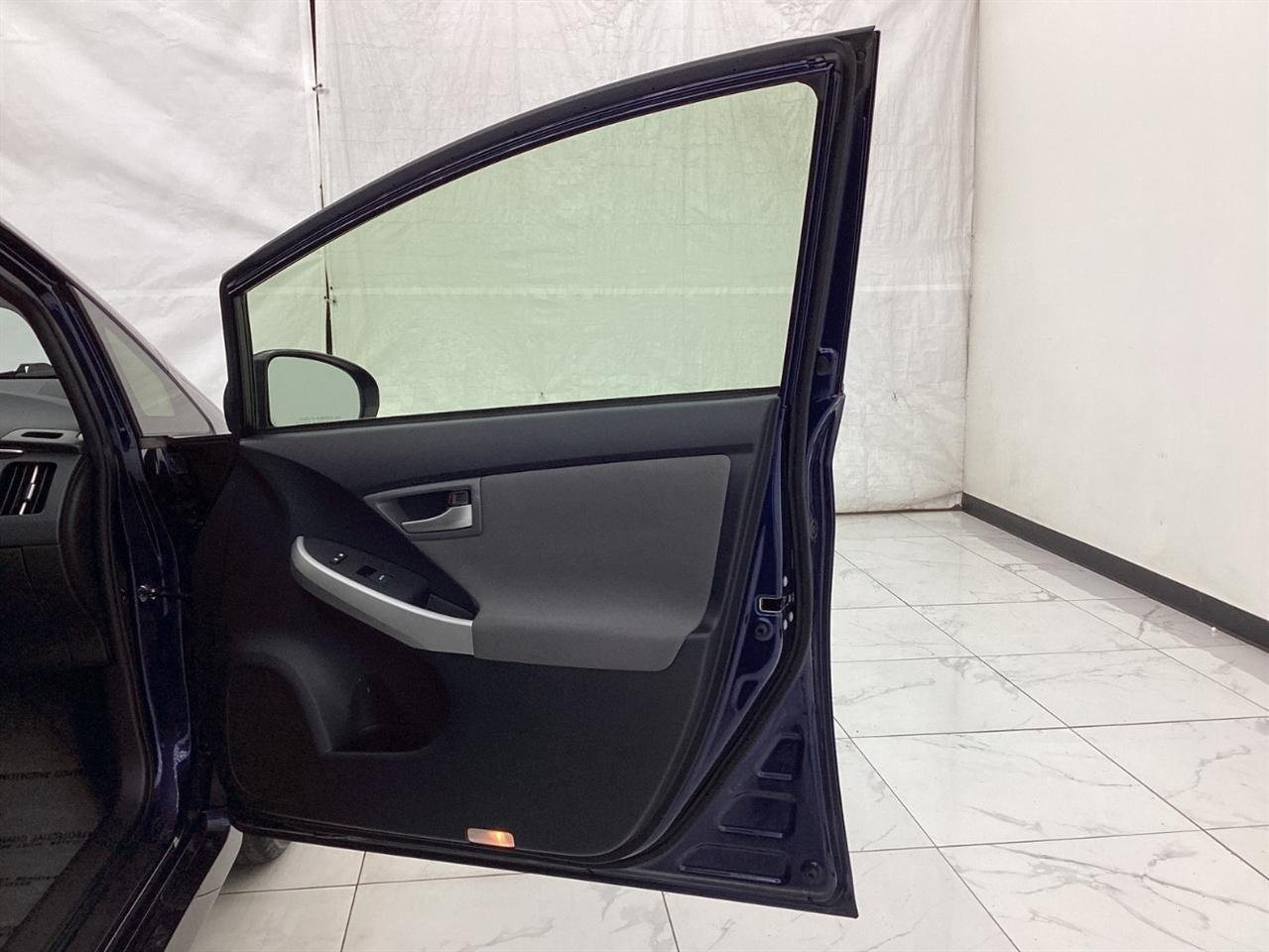 Toyota Prius 5dr HB Persona Series Special Edition (Natl) 2015
