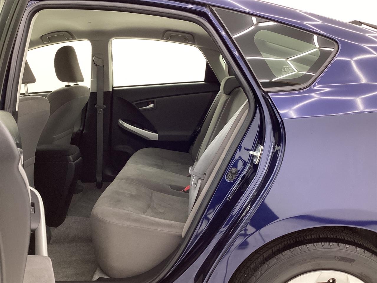 Toyota Prius 5dr HB Persona Series Special Edition (Natl) 2015