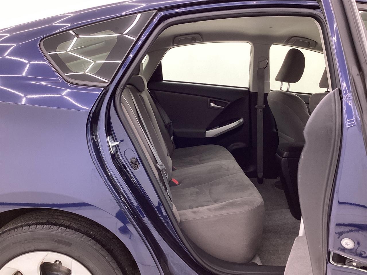 Toyota Prius 5dr HB Persona Series Special Edition (Natl) 2015