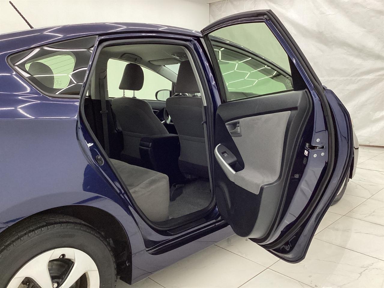 Toyota Prius 5dr HB Persona Series Special Edition (Natl) 2015