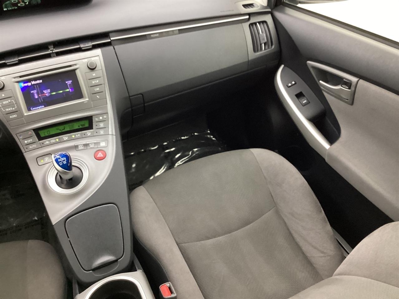 Toyota Prius 5dr HB Persona Series Special Edition (Natl) 2015