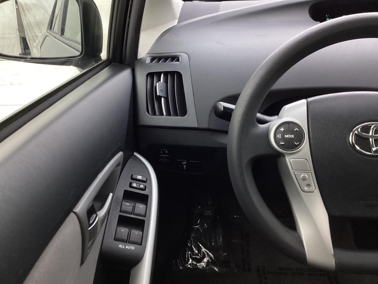 Toyota Prius 5dr HB Persona Series Special Edition (Natl) 2015