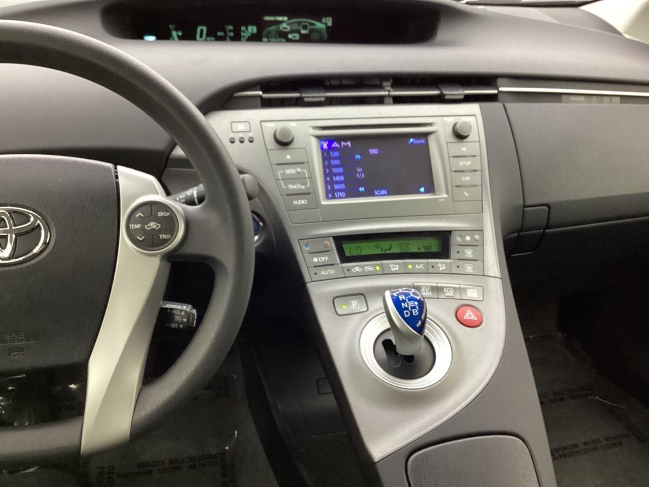 Toyota Prius 5dr HB Persona Series Special Edition (Natl) 2015