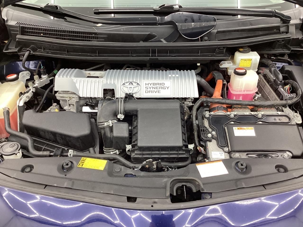 Toyota Prius 5dr HB Persona Series Special Edition (Natl) 2015