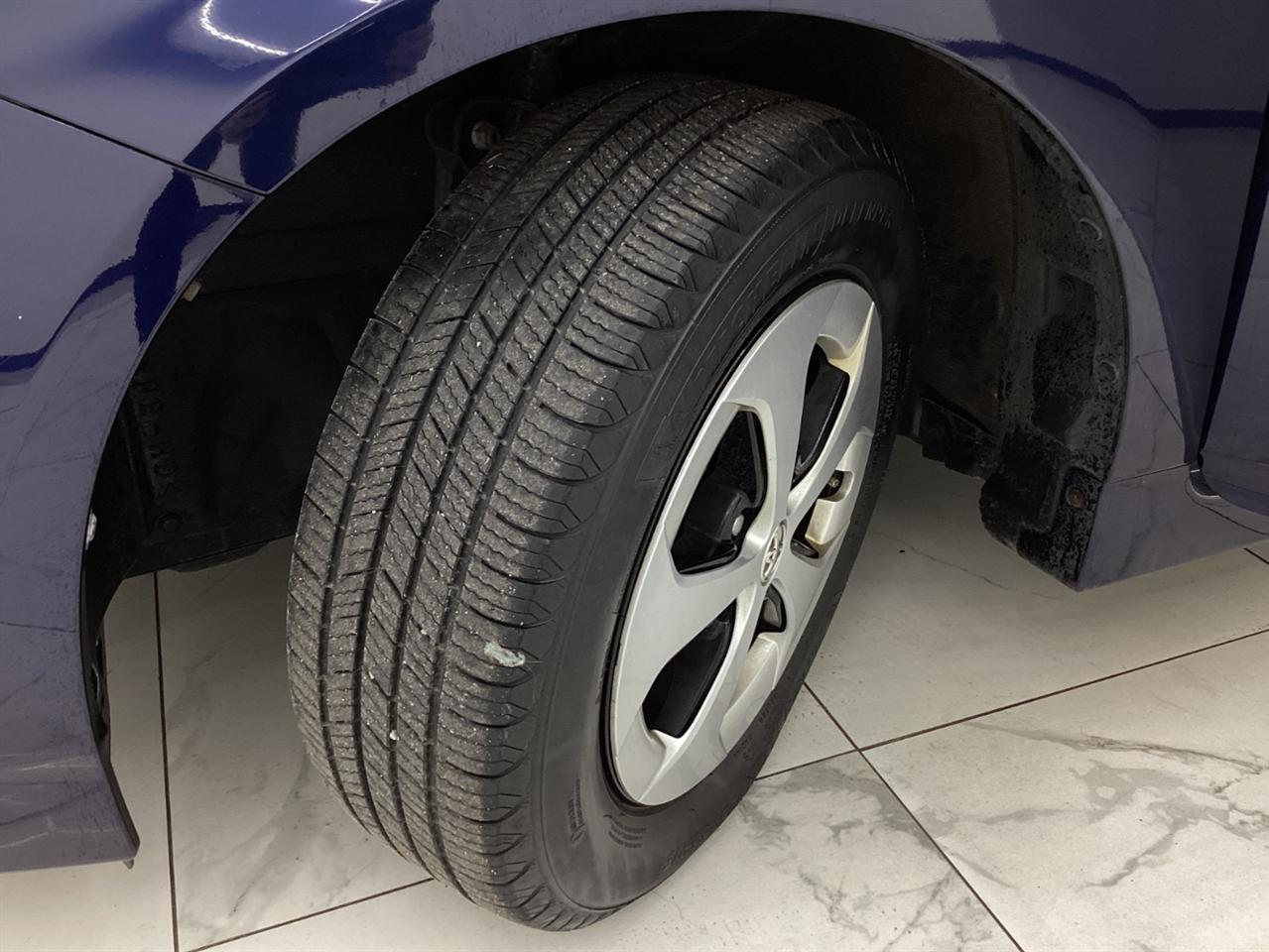 Toyota Prius 5dr HB Persona Series Special Edition (Natl) 2015