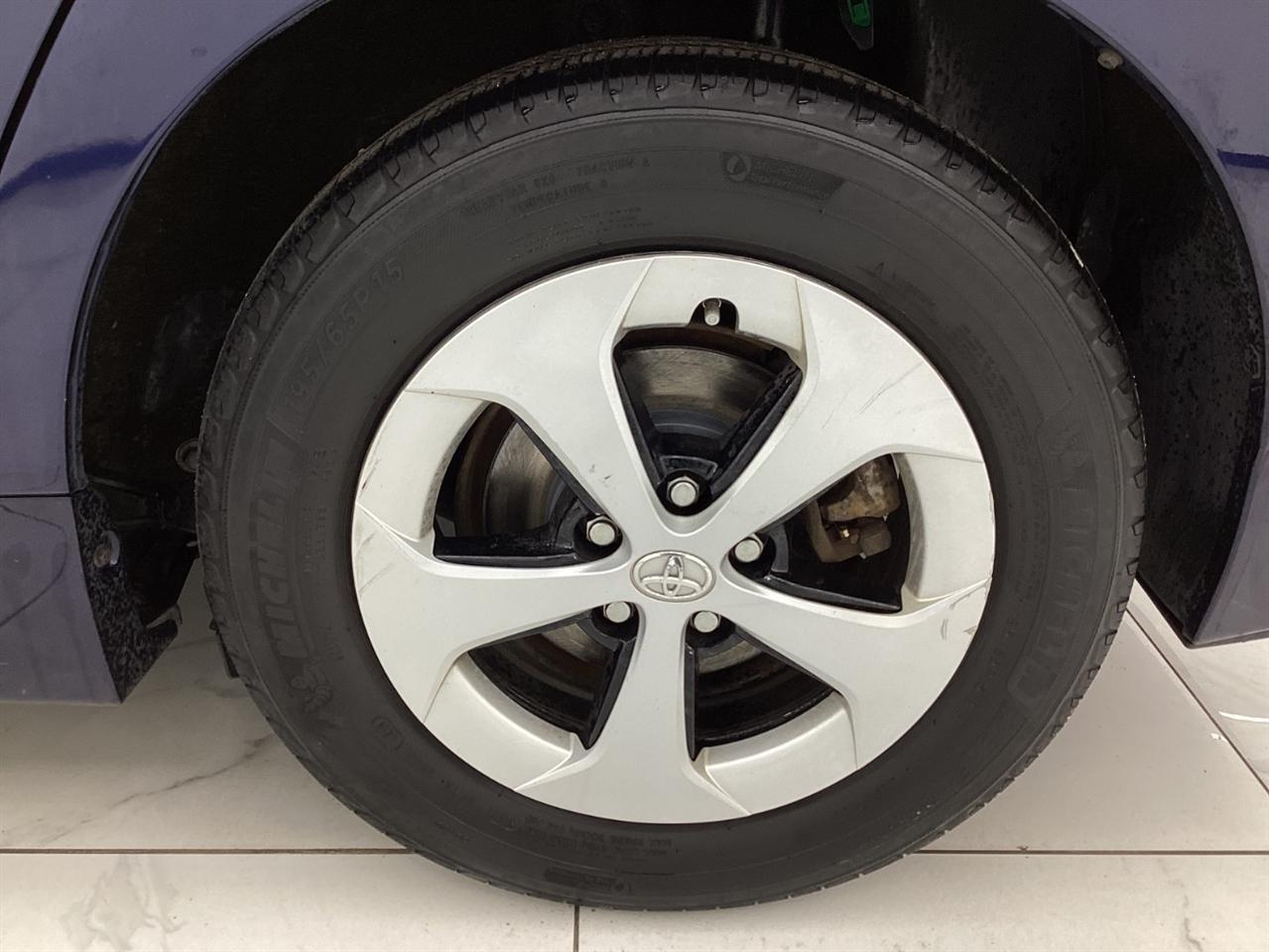 Toyota Prius 5dr HB Persona Series Special Edition (Natl) 2015