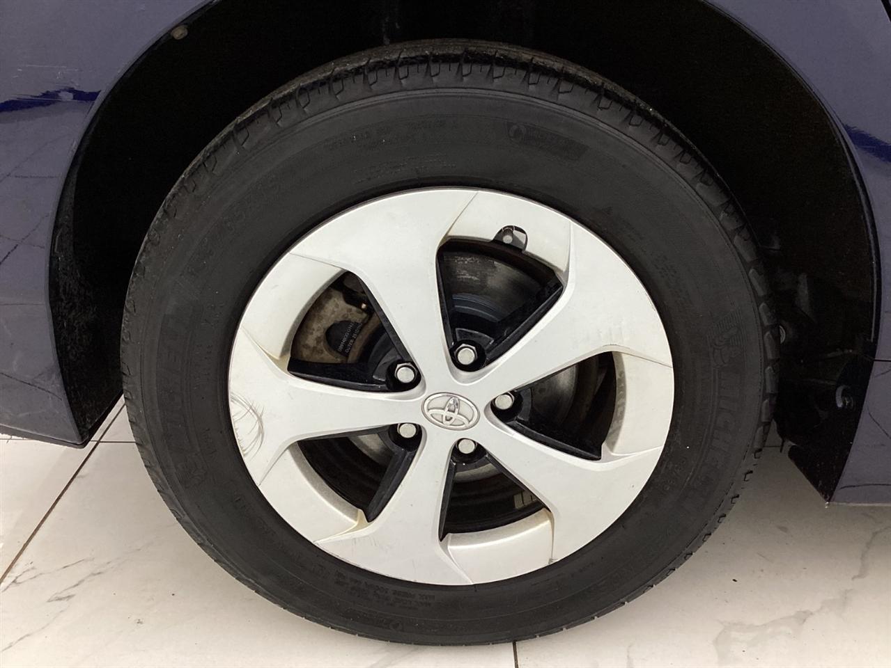 Toyota Prius 5dr HB Persona Series Special Edition (Natl) 2015