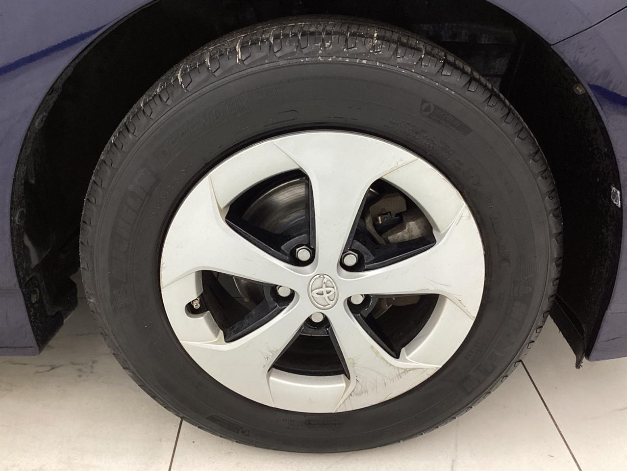 Toyota Prius 5dr HB Persona Series Special Edition (Natl) 2015