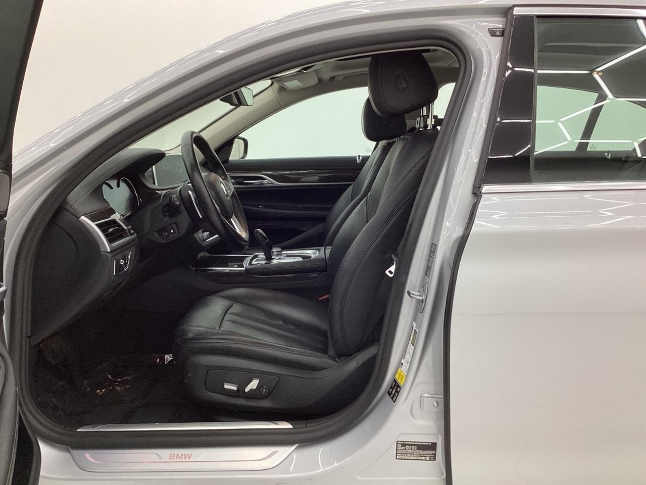 BMW 7 Series 740i xDrive Sedan 2019