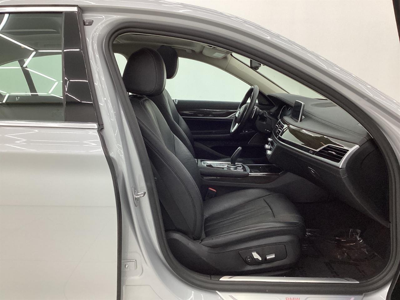 BMW 7 Series 740i xDrive Sedan 2019