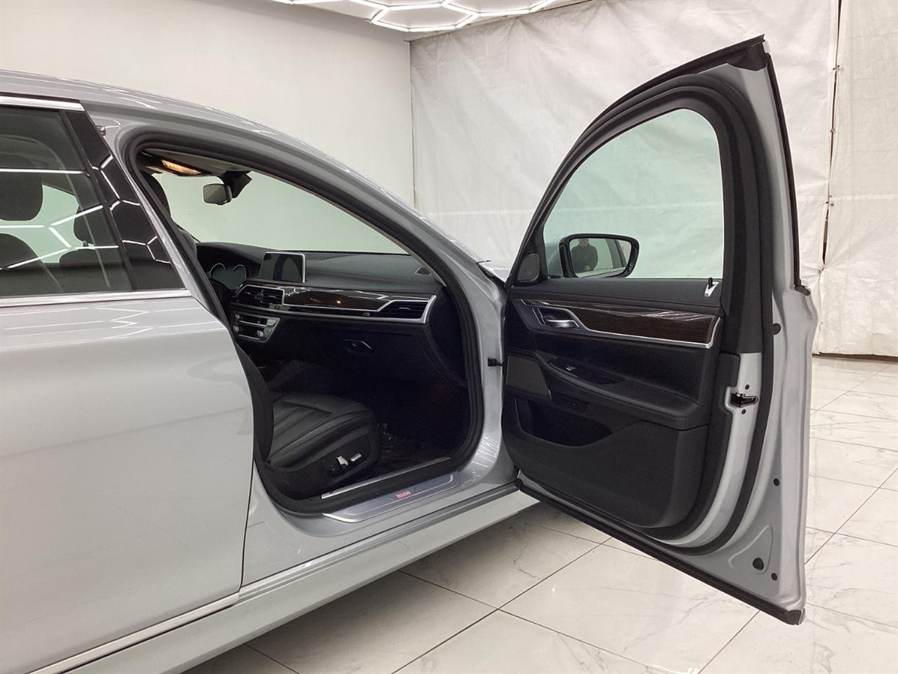 BMW 7 Series 740i xDrive Sedan 2019