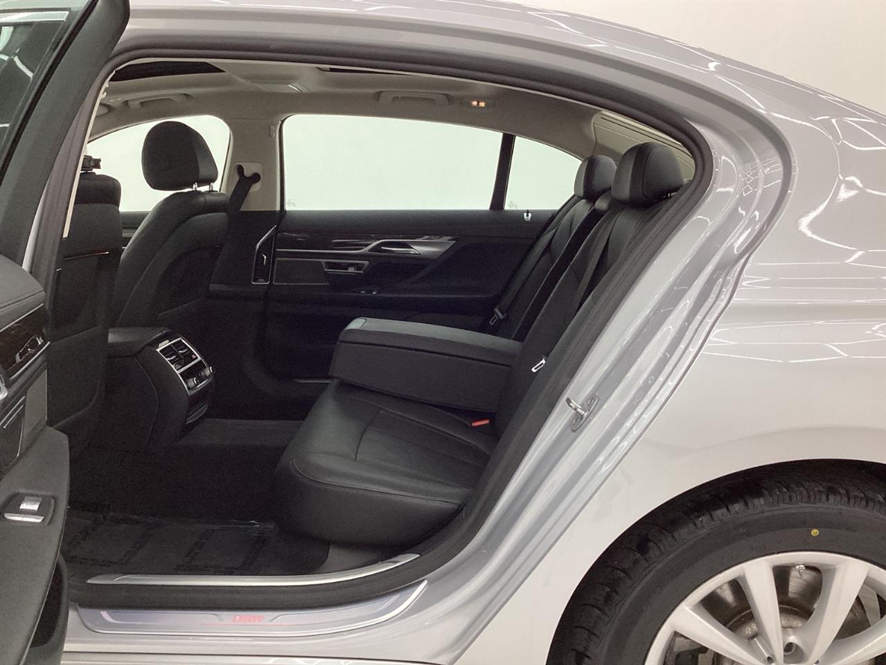 BMW 7 Series 740i xDrive Sedan 2019