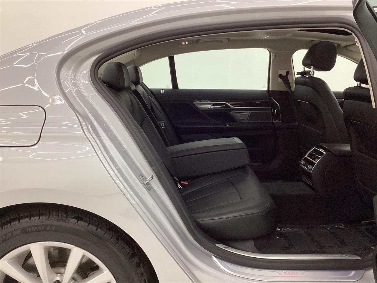 BMW 7 Series 740i xDrive Sedan 2019