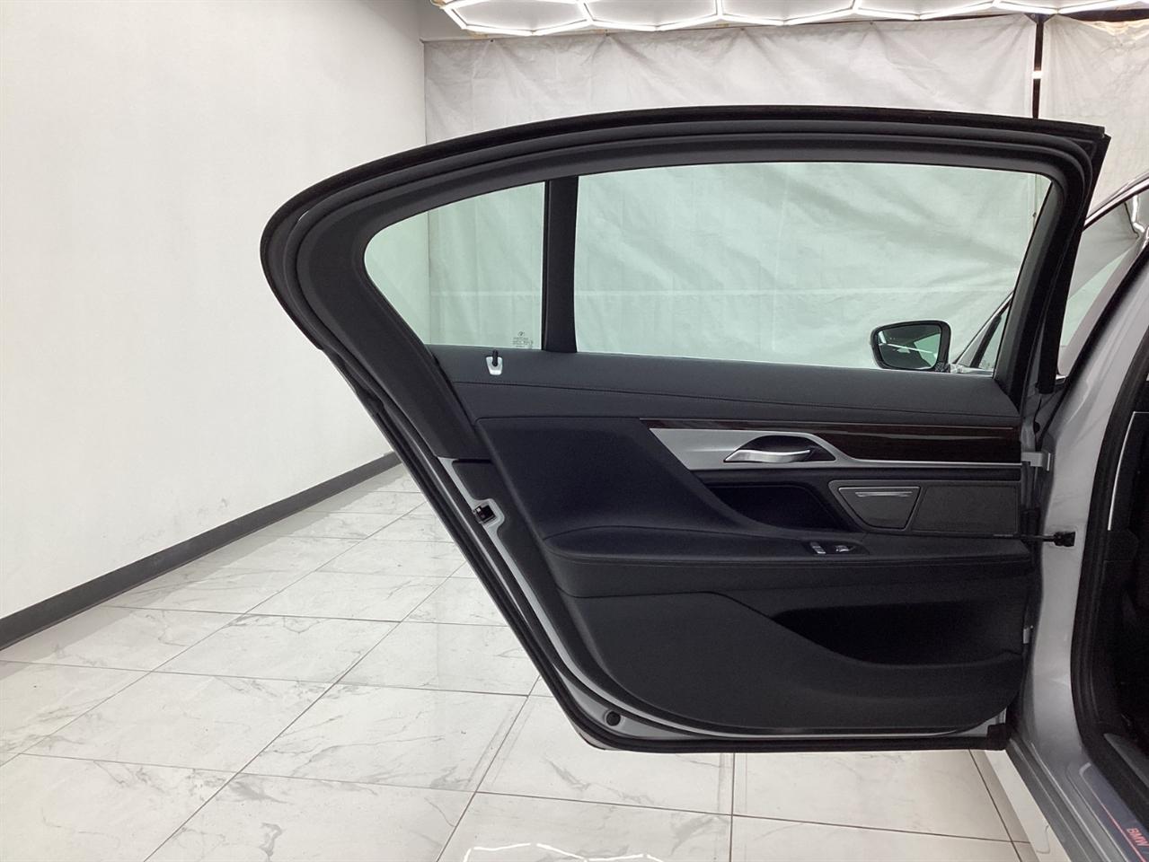 BMW 7 Series 740i xDrive Sedan 2019