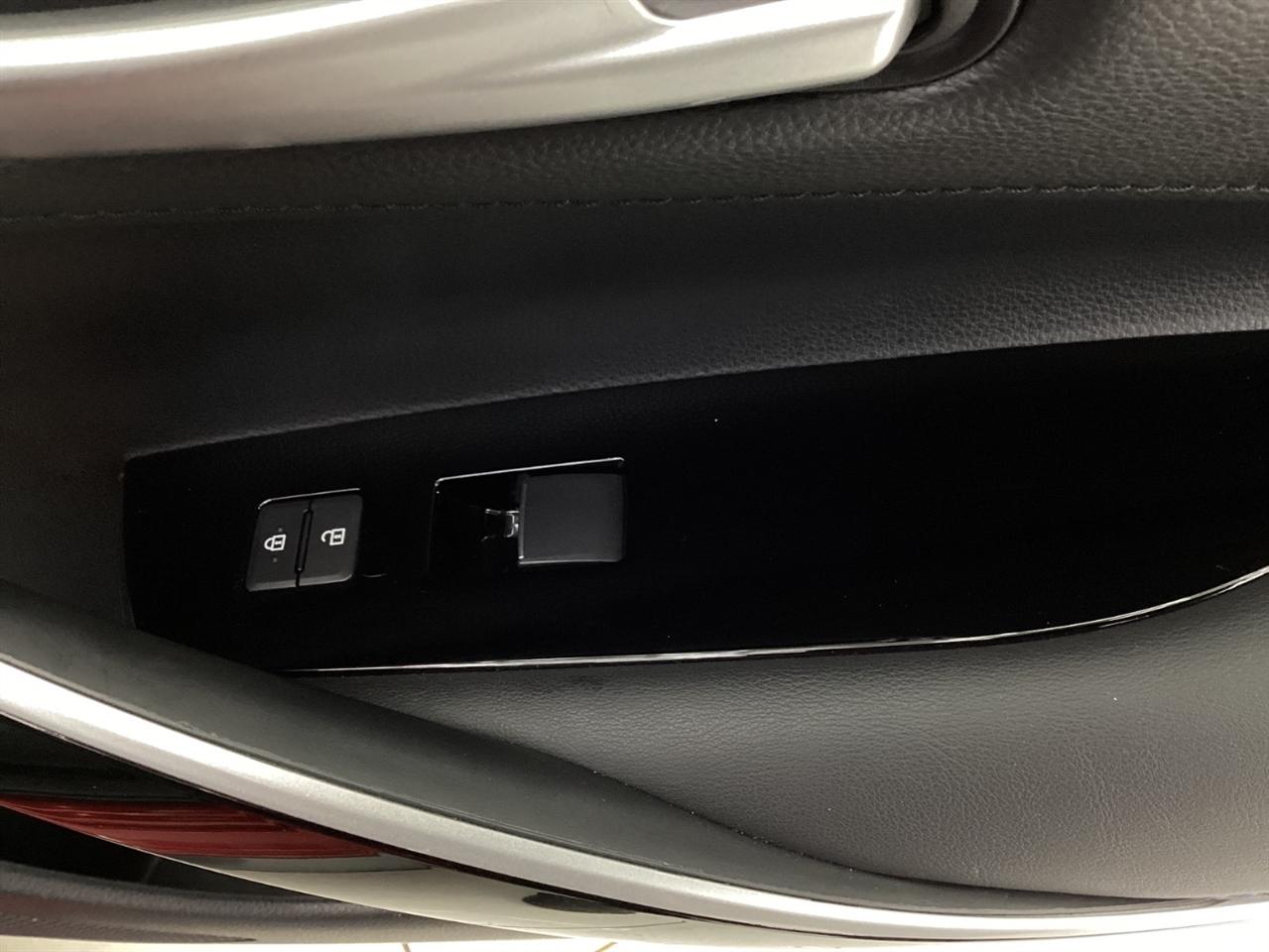 Toyota Corolla XSE CVT (Natl) 2020