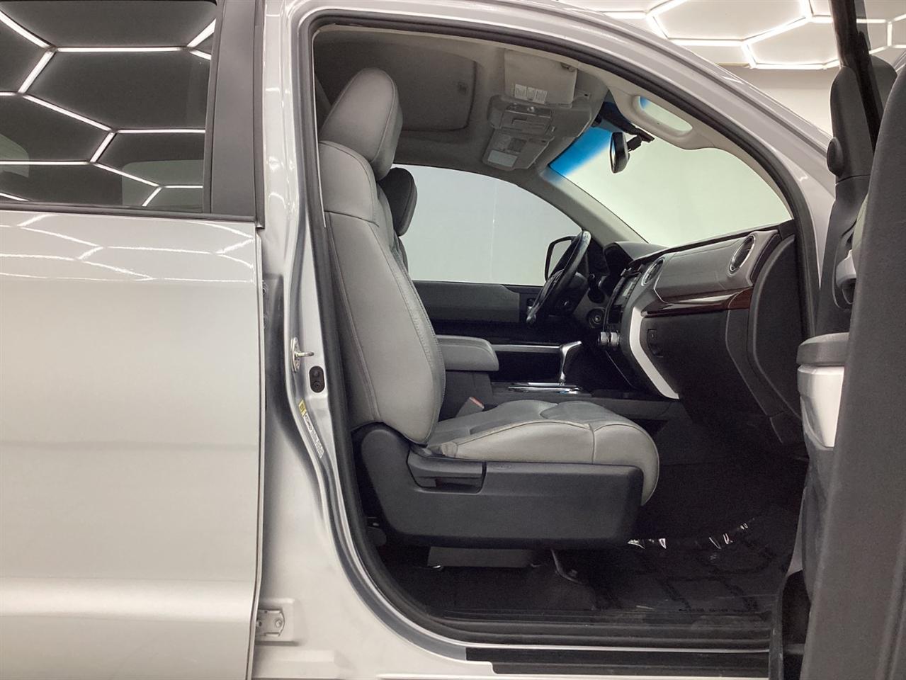 Toyota Tundra 4WD Truck CrewMax 5.7L V8 6-Spd AT LTD (Natl) 2015