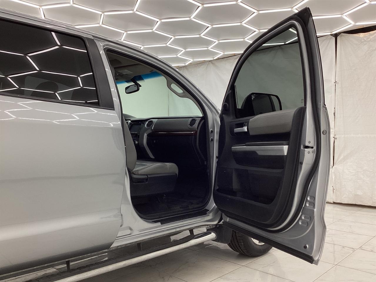 Toyota Tundra 4WD Truck CrewMax 5.7L V8 6-Spd AT LTD (Natl) 2015