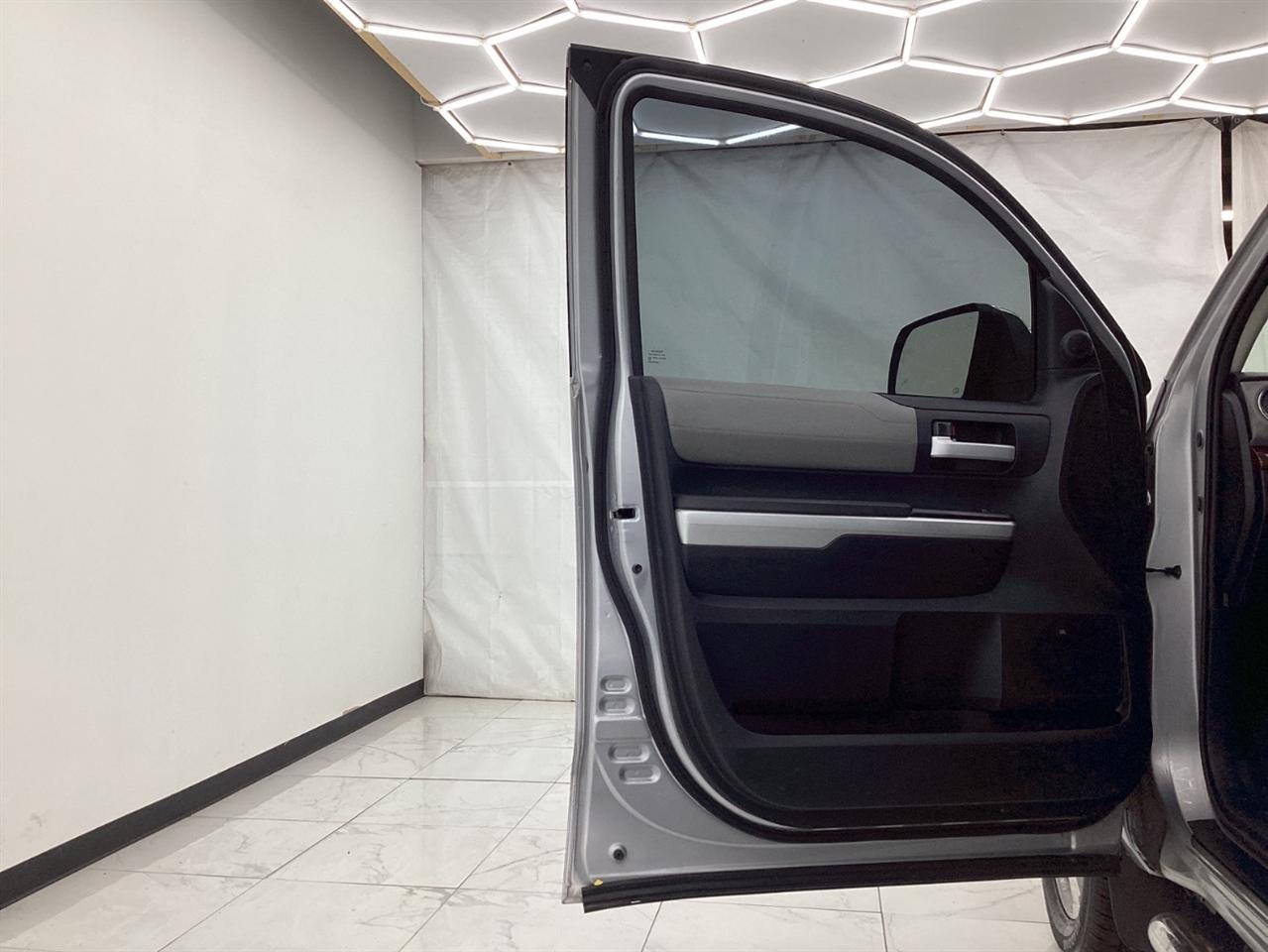 Toyota Tundra 4WD Truck CrewMax 5.7L V8 6-Spd AT LTD (Natl) 2015