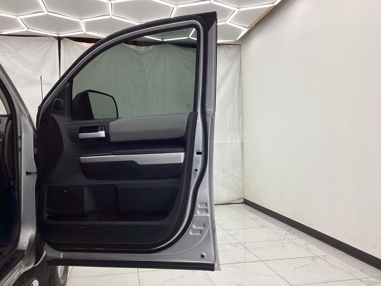 Toyota Tundra 4WD Truck CrewMax 5.7L V8 6-Spd AT LTD (Natl) 2015