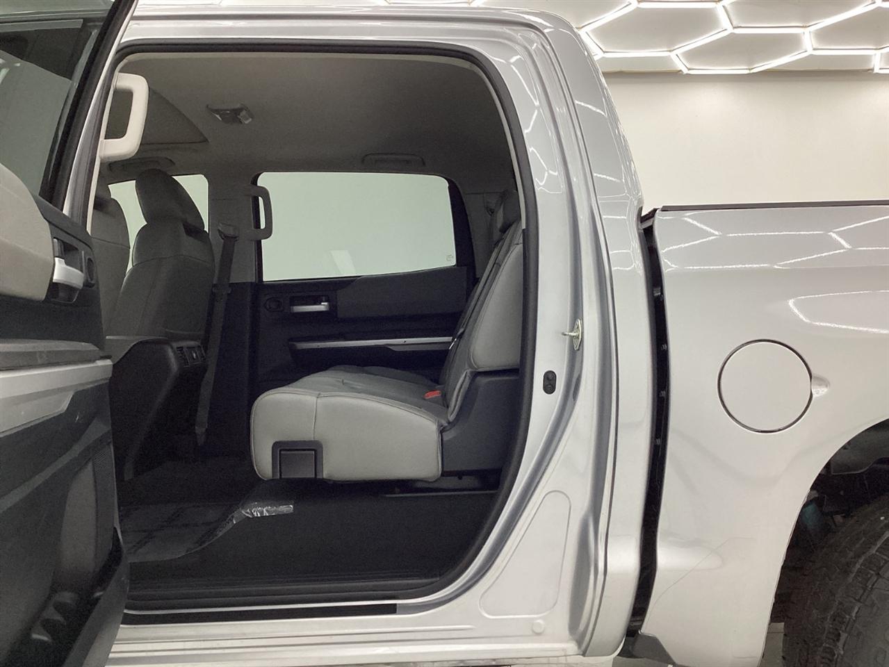 Toyota Tundra 4WD Truck CrewMax 5.7L V8 6-Spd AT LTD (Natl) 2015