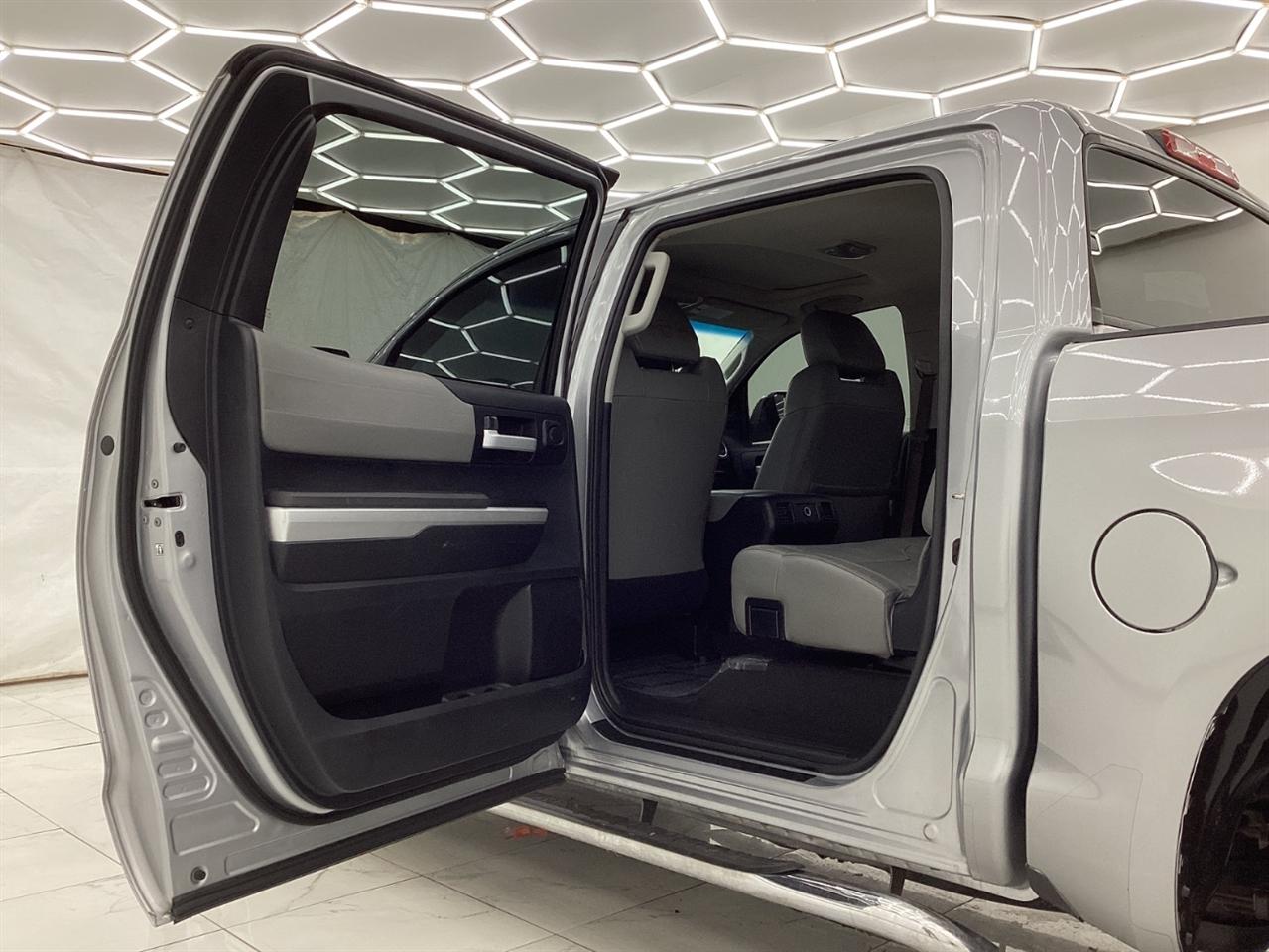 Toyota Tundra 4WD Truck CrewMax 5.7L V8 6-Spd AT LTD (Natl) 2015