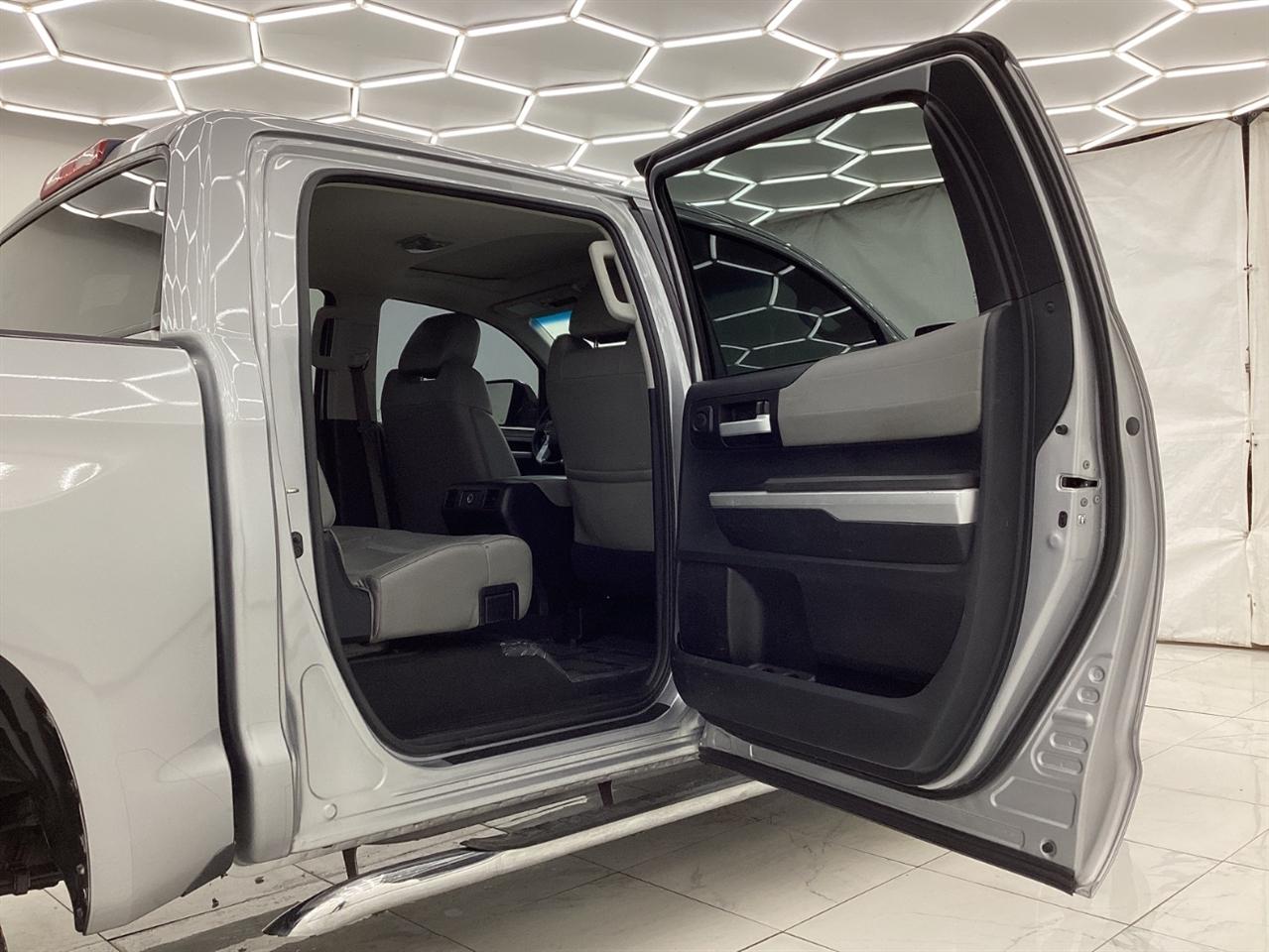 Toyota Tundra 4WD Truck CrewMax 5.7L V8 6-Spd AT LTD (Natl) 2015