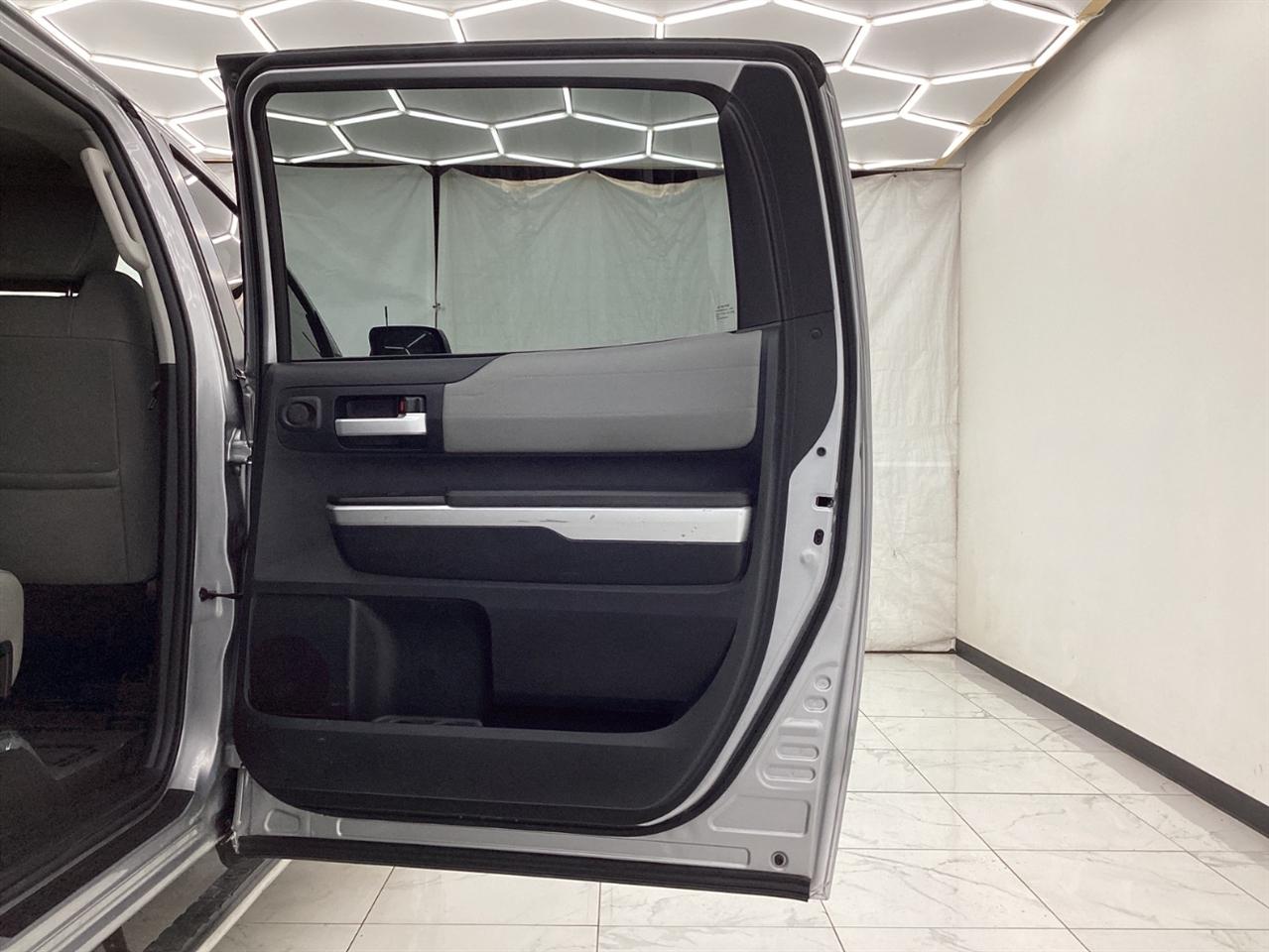 Toyota Tundra 4WD Truck CrewMax 5.7L V8 6-Spd AT LTD (Natl) 2015