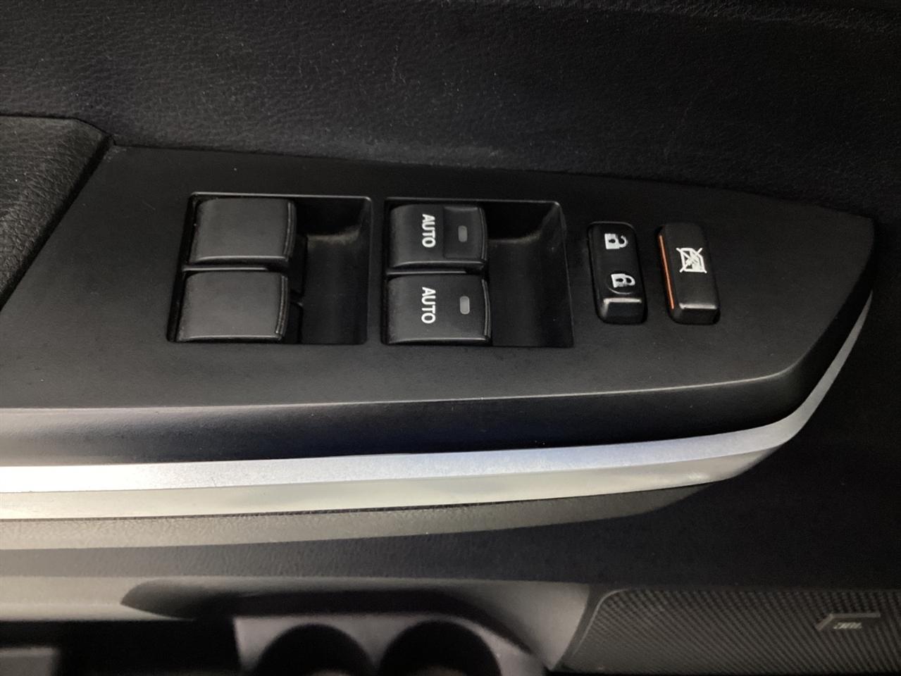 Toyota Tundra 4WD Truck CrewMax 5.7L V8 6-Spd AT LTD (Natl) 2015