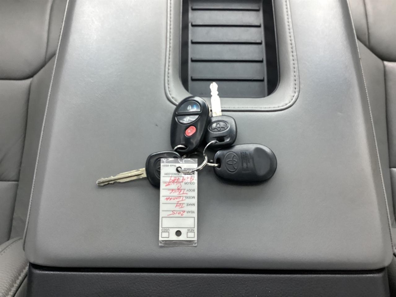 Toyota Tundra 4WD Truck CrewMax 5.7L V8 6-Spd AT LTD (Natl) 2015