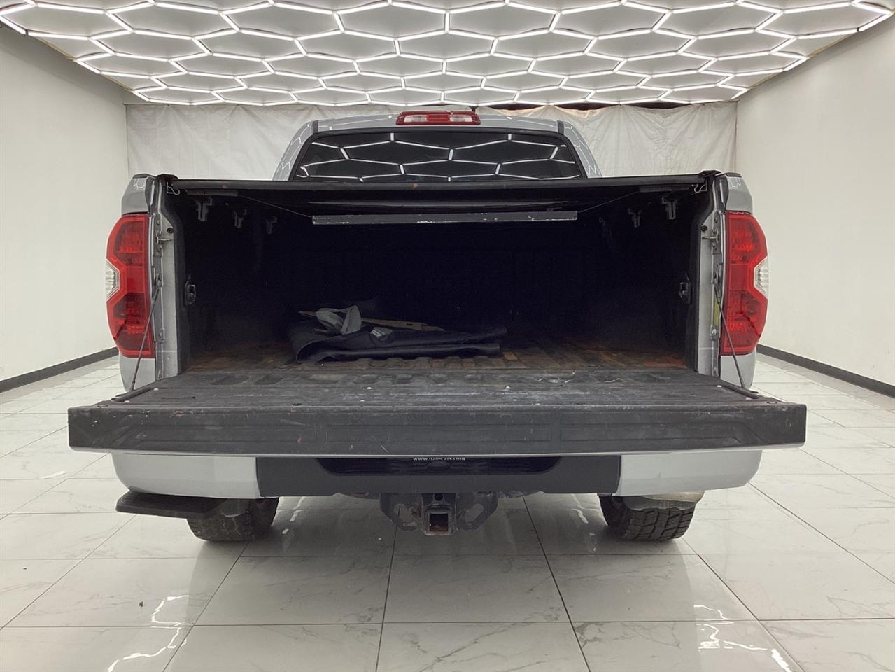 Toyota Tundra 4WD Truck CrewMax 5.7L V8 6-Spd AT LTD (Natl) 2015