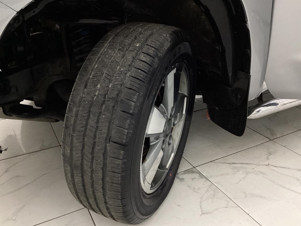 Toyota Tundra 4WD Truck CrewMax 5.7L V8 6-Spd AT LTD (Natl) 2015