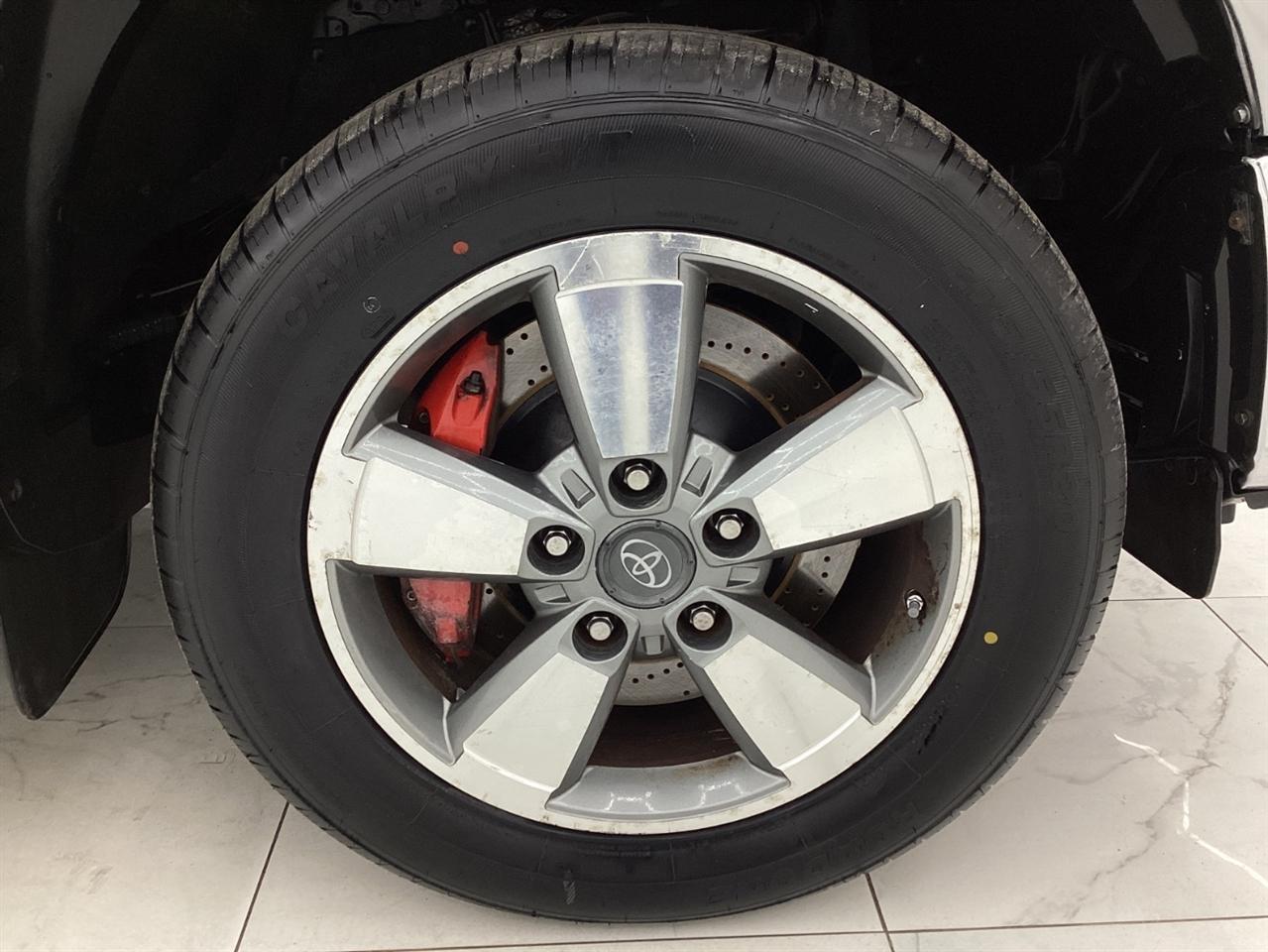 Toyota Tundra 4WD Truck CrewMax 5.7L V8 6-Spd AT LTD (Natl) 2015