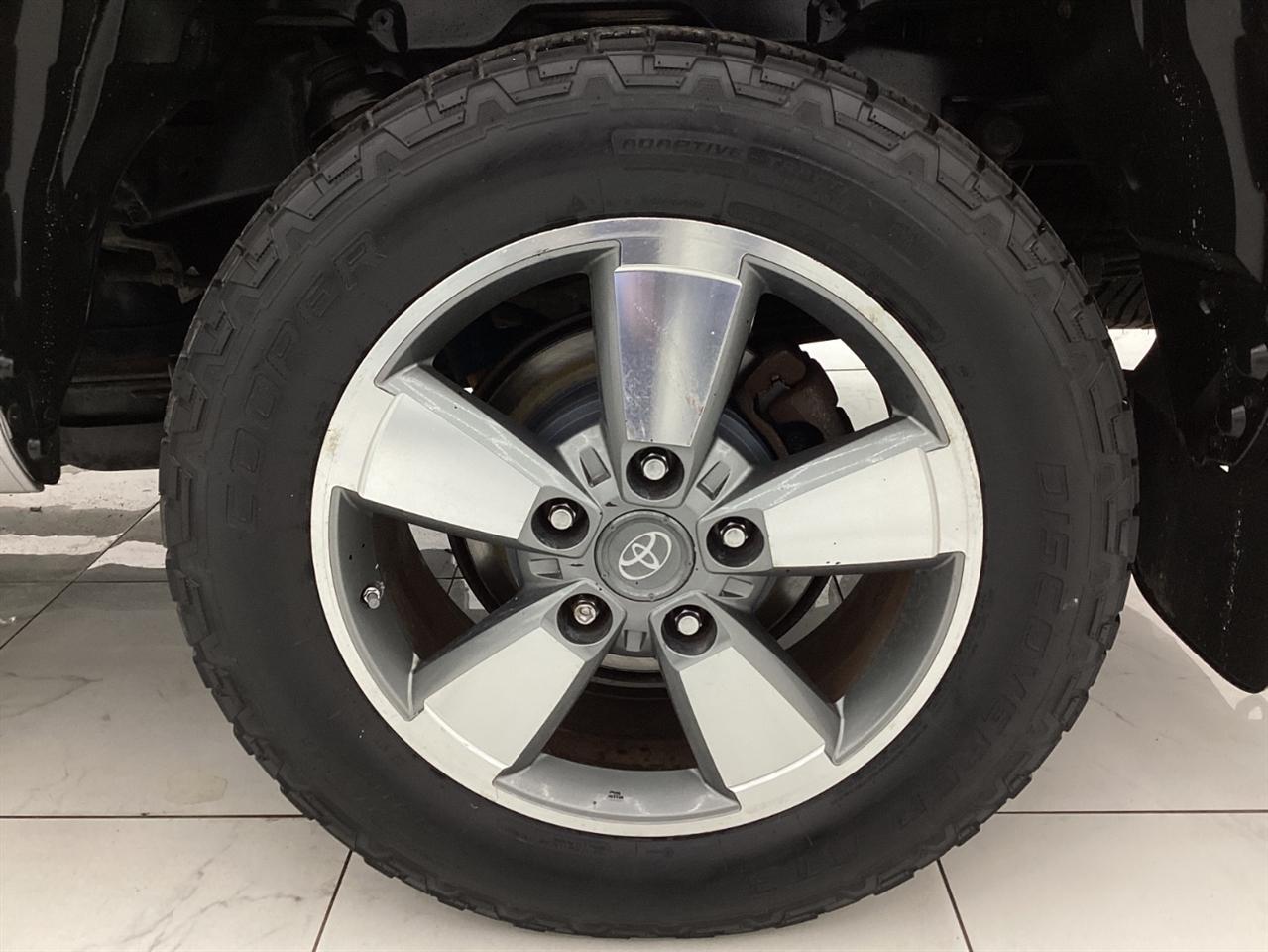 Toyota Tundra 4WD Truck CrewMax 5.7L V8 6-Spd AT LTD (Natl) 2015