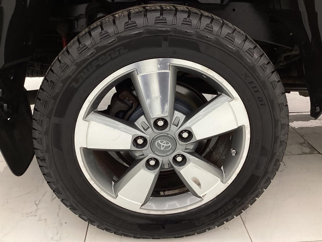 Toyota Tundra 4WD Truck CrewMax 5.7L V8 6-Spd AT LTD (Natl) 2015