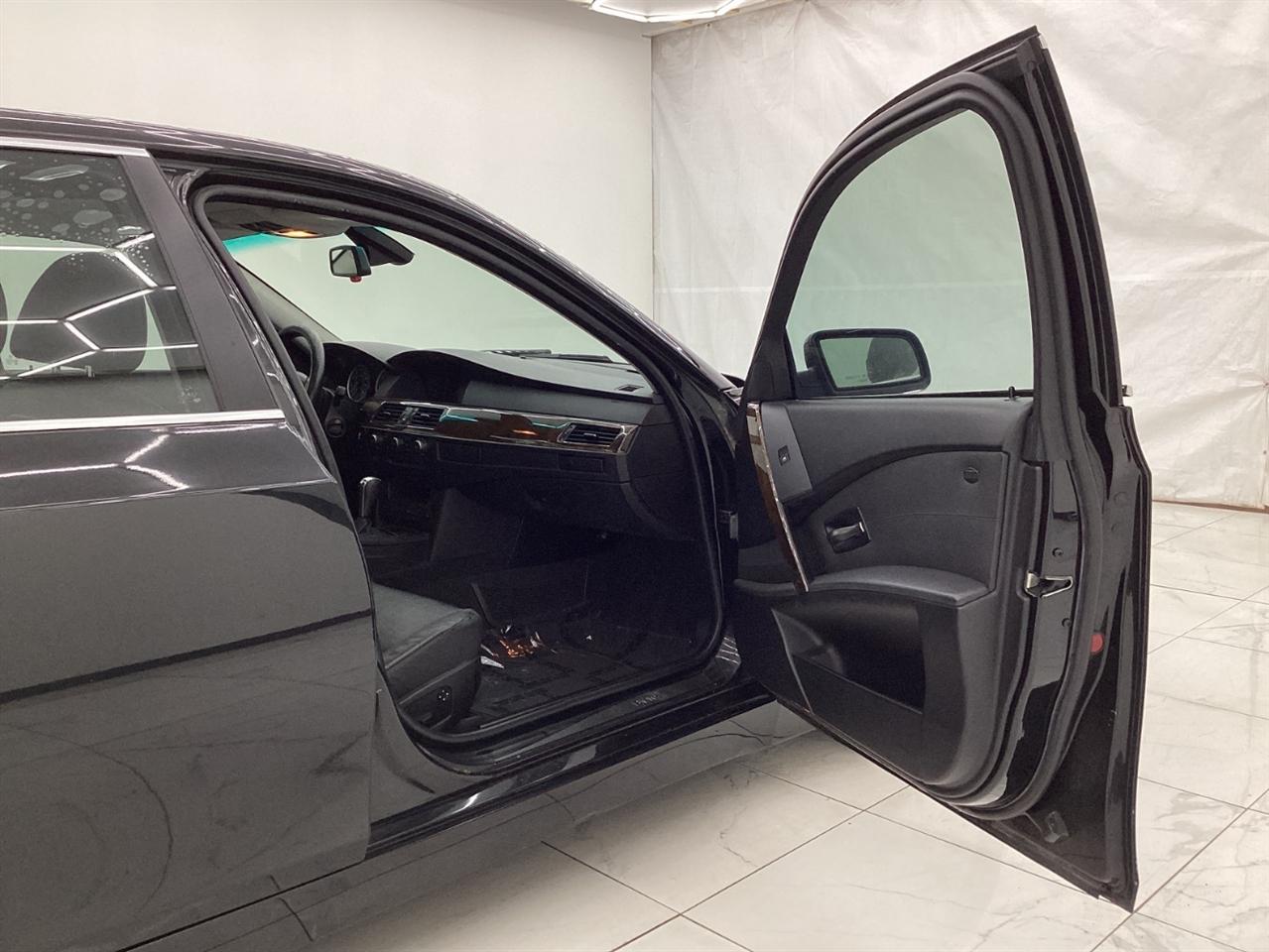 BMW 5 Series 550i 4dr Sdn RWD 2006