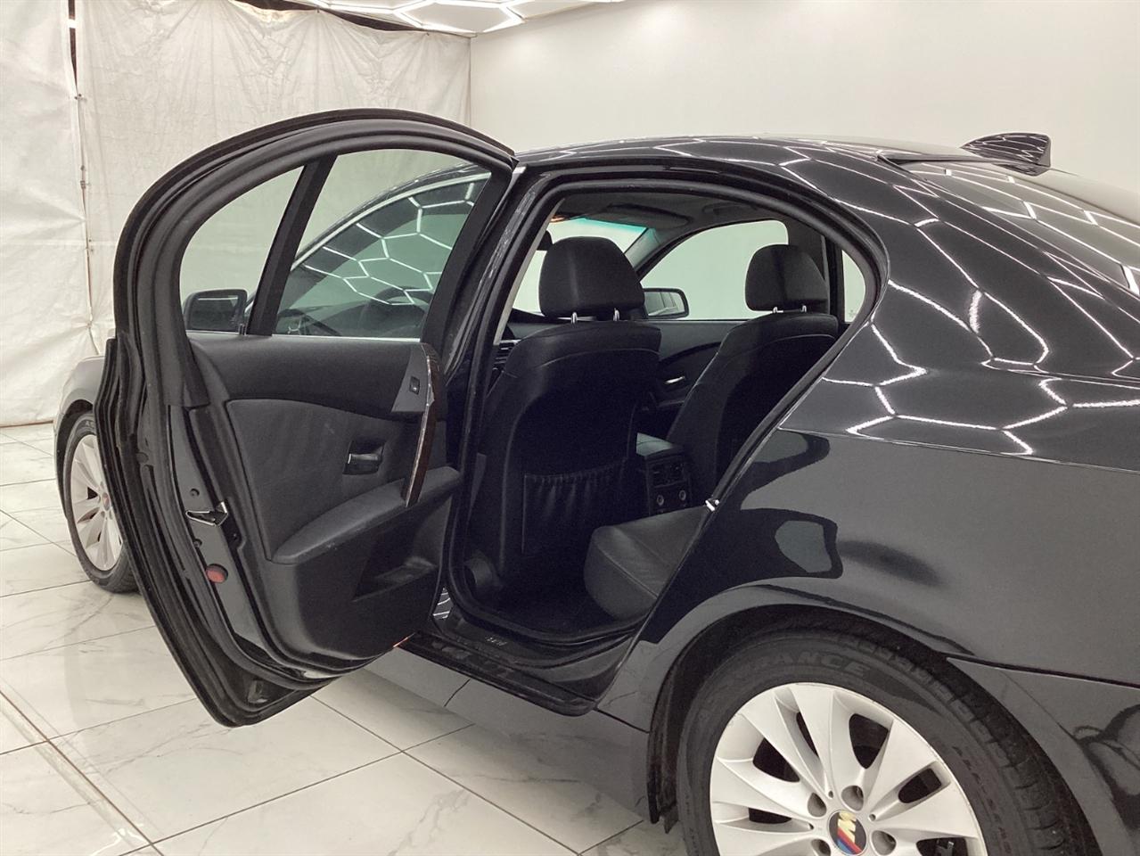 BMW 5 Series 550i 4dr Sdn RWD 2006