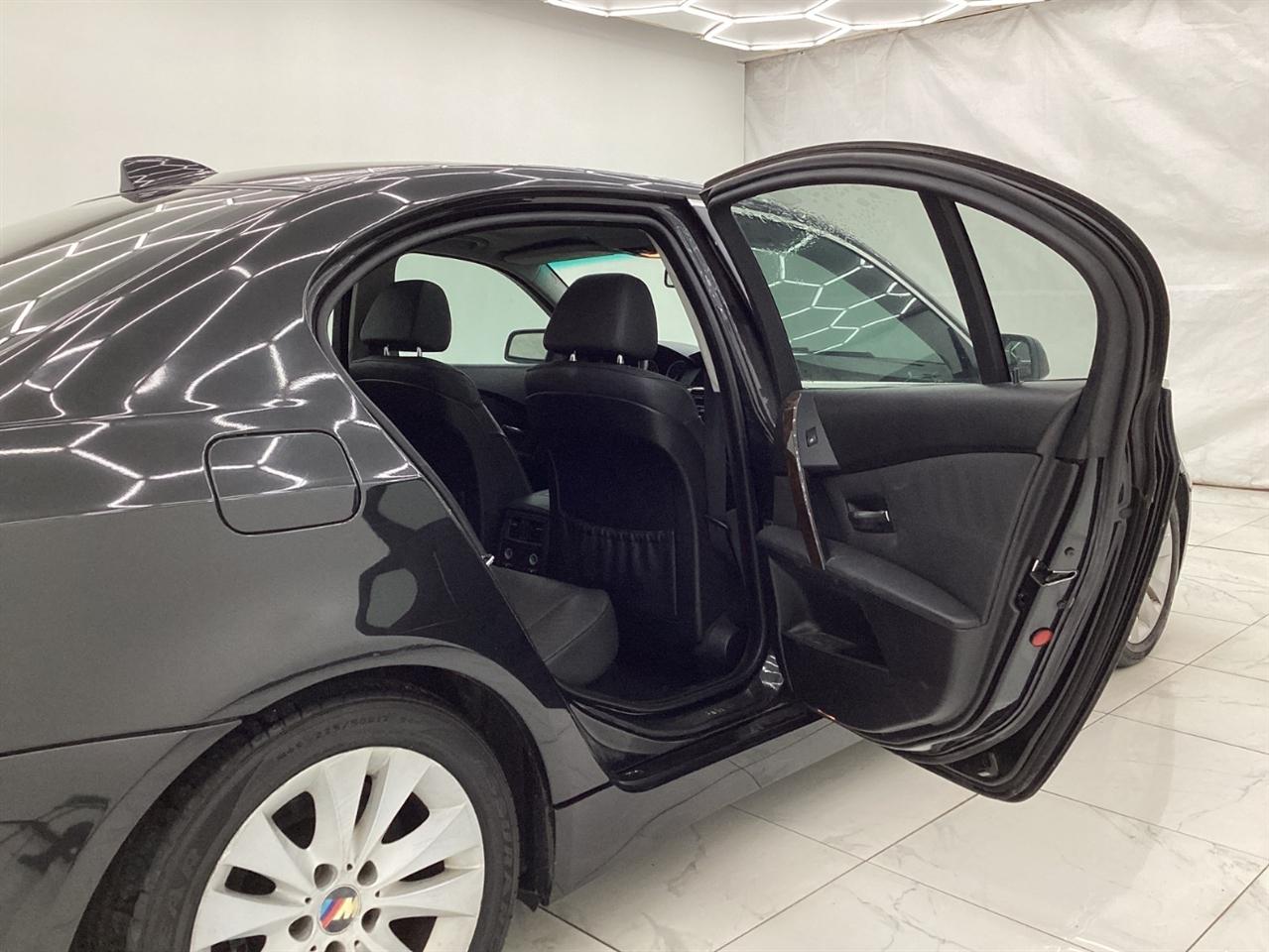 BMW 5 Series 550i 4dr Sdn RWD 2006