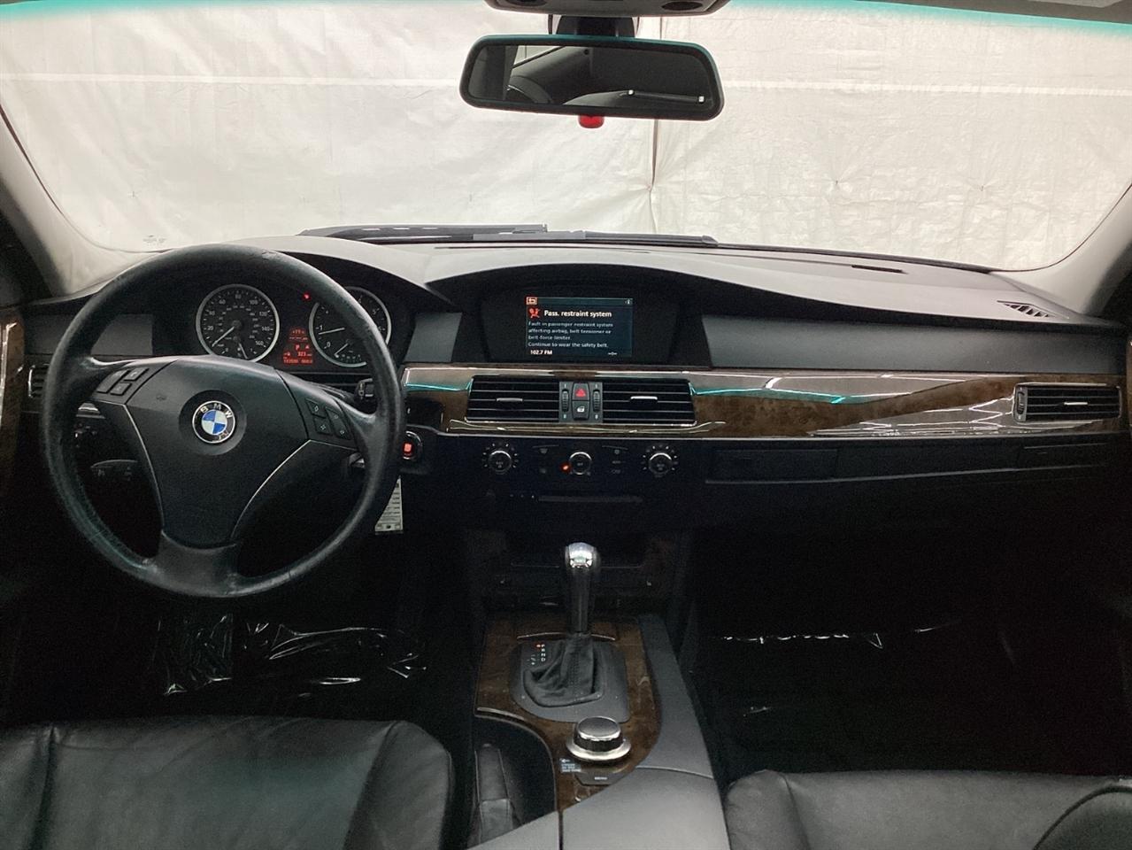 BMW 5 Series 550i 4dr Sdn RWD 2006