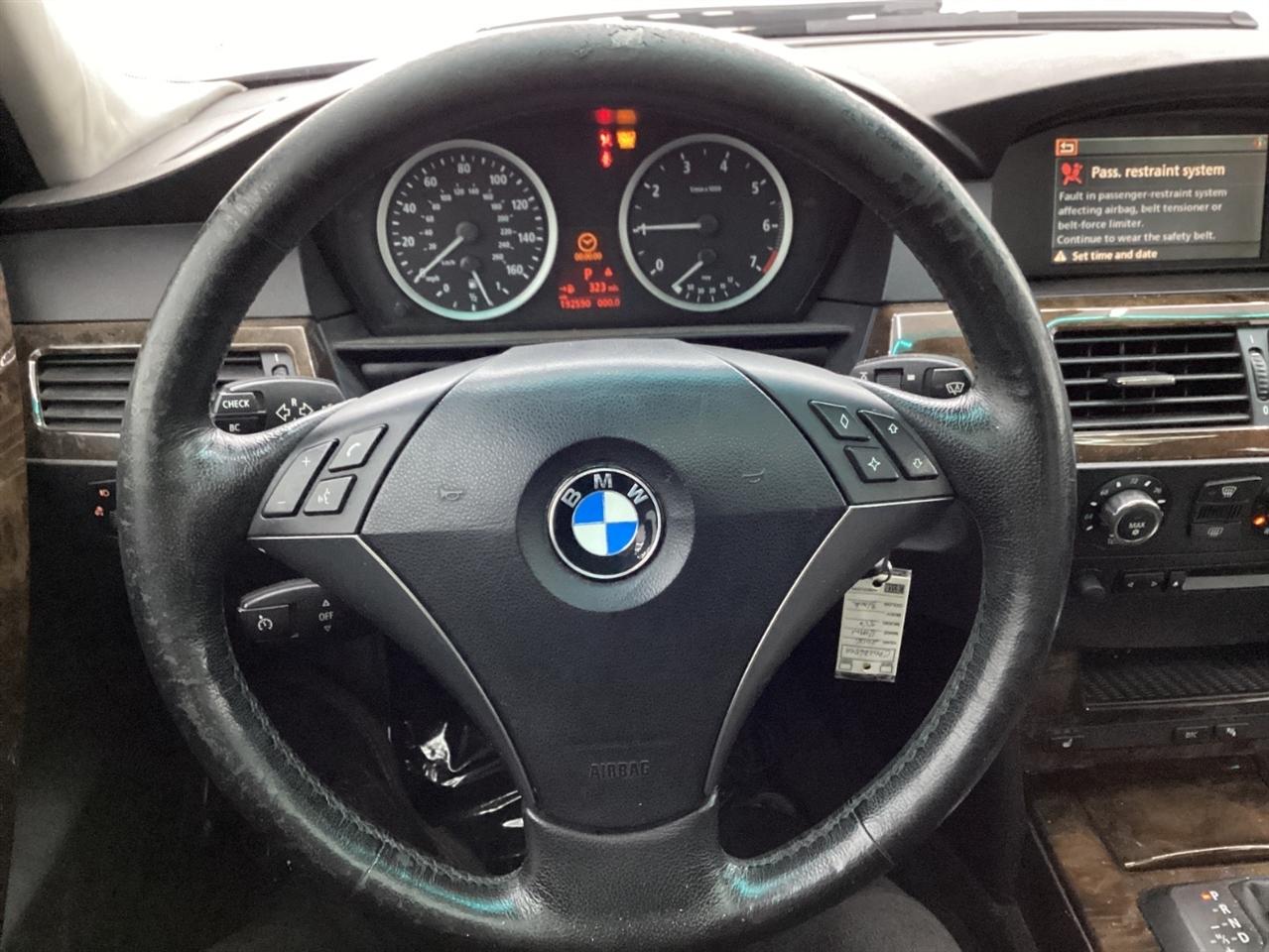 BMW 5 Series 550i 4dr Sdn RWD 2006