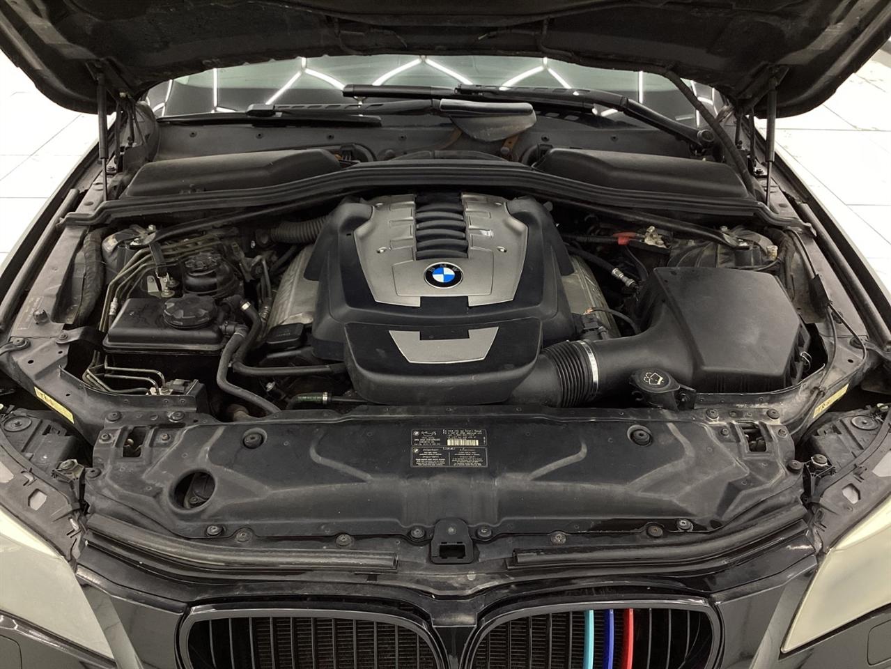 BMW 5 Series 550i 4dr Sdn RWD 2006