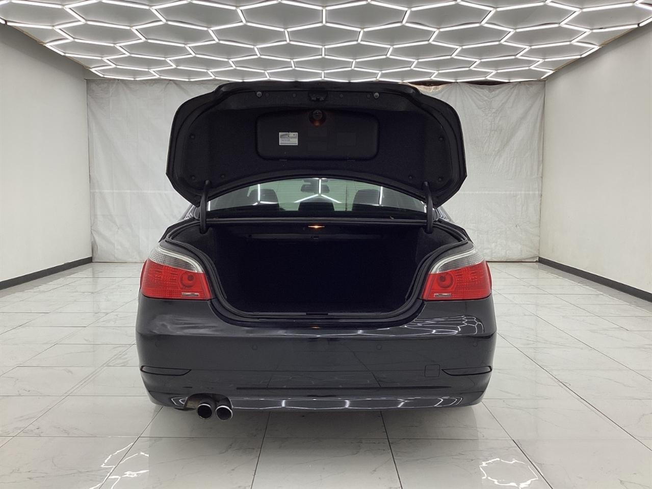 BMW 5 Series 550i 4dr Sdn RWD 2006