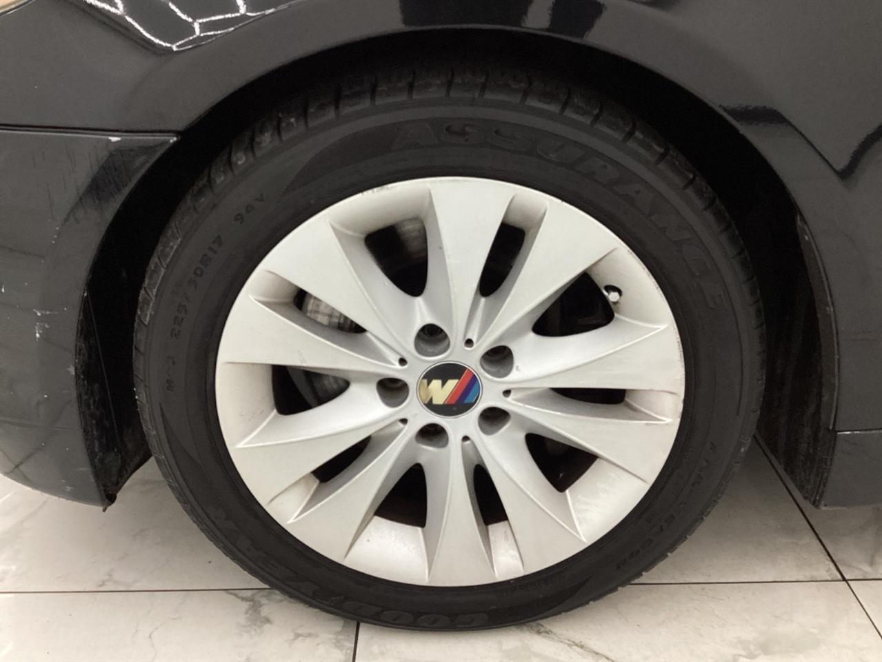 BMW 5 Series 550i 4dr Sdn RWD 2006