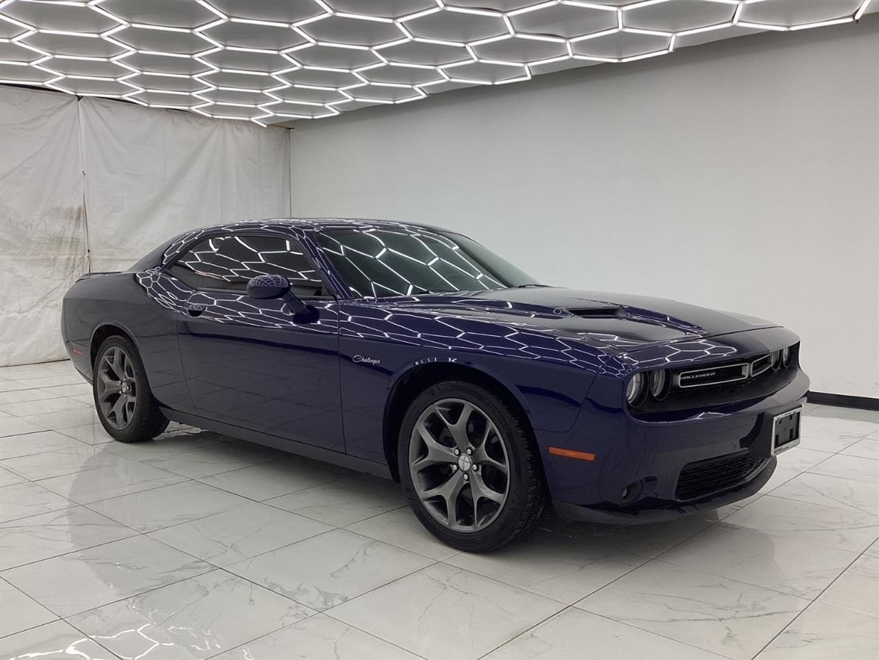 Dodge Challenger 2dr Cpe SXT Plus 2015